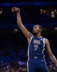 开云-大小王合体！詹杜前17投16中把比赛打成全明星表演