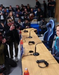 KAIYUN-德容发布会炮轰媒体：4000万年薪？别再编了！