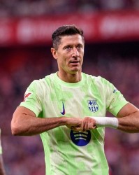 莱万：我至少还能保持1年的高水平表现，现在谈离开巴萨为时尚早